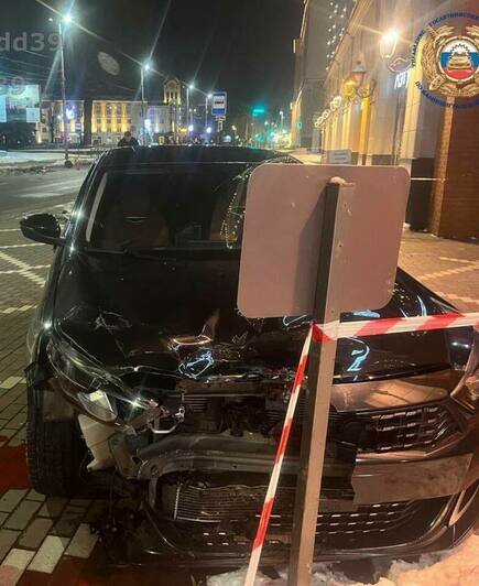 На Гвардейском проспекте две легковушки не поделили дорогу, одного из водителей увезли в больницу - Новости Калининграда | Фото: ГАИ региона