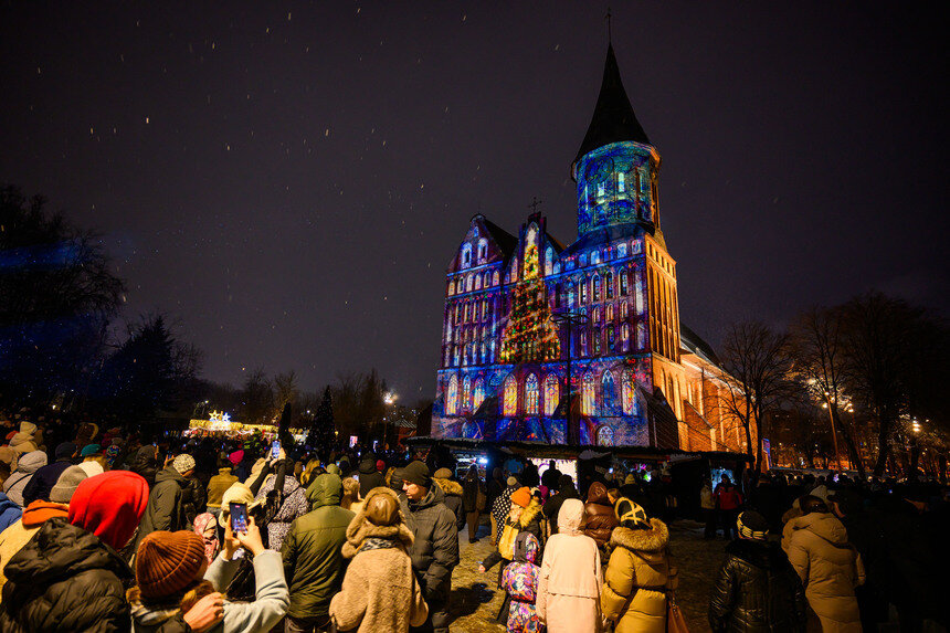 Шоу возле Кафедрального собора пользовалось особой популярностью  | Фото: Александр Мелехов