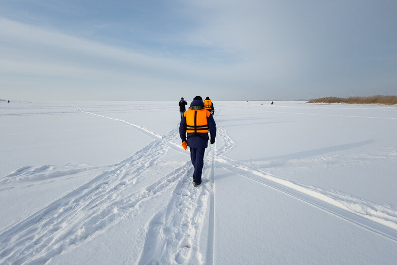 Безопасные 15 сантиметров: как в Калининграде следят за толщиной льда (фоторепортаж)  - Новости Калининграда | Фото: Александр Подгорчук / «Клопс»
