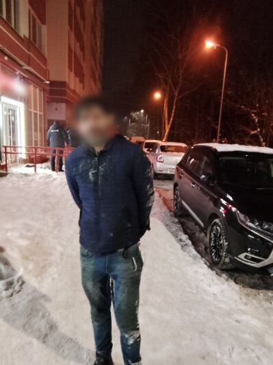 В Калининграде воры разбили витрину, разжились сигаретами и потеряли часть украденного во время бегства (фото)   - Новости Калининграда | Фото: Александр Смирнов