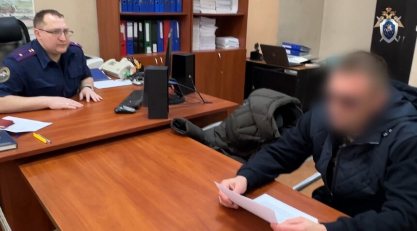 В ближайшее время фигуранту будет предъявлено обвинение и избрана мера пресечения. | Стоп-кадр видео съемки УФСБ по Калининградской области
