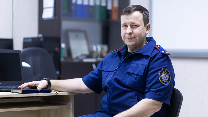 «Всё тайное станет явным», — уверен сотрудник СК | Фото: Александр Подгорчук / «Клопс»