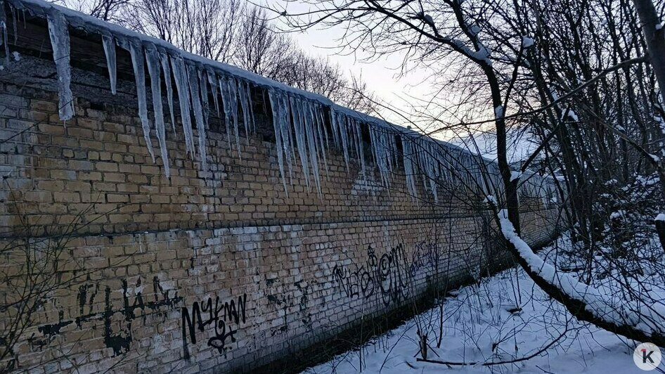 Сосульки красивые, но опасные: где в Калининграде нужно ходить, посматривая наверх (фото)   - Новости Калининграда | Фото: «Клопс»