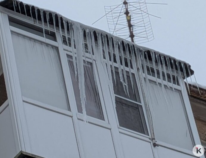 Сосульки красивые, но опасные: где в Калининграде нужно ходить, посматривая наверх (фото)   - Новости Калининграда | Фото: «Клопс»