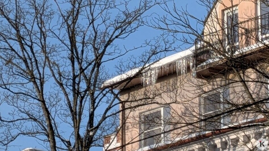 Сосульки красивые, но опасные: где в Калининграде нужно ходить, посматривая наверх (фото)   - Новости Калининграда | Фото: «Клопс»