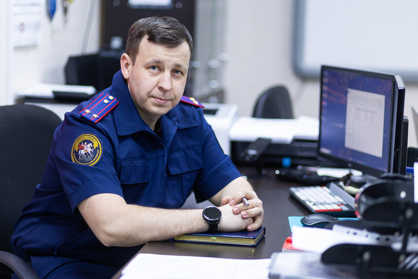 Следователь-криминалист Иван Лушников. | Фото: Александр Подгорчук / «Клопс»