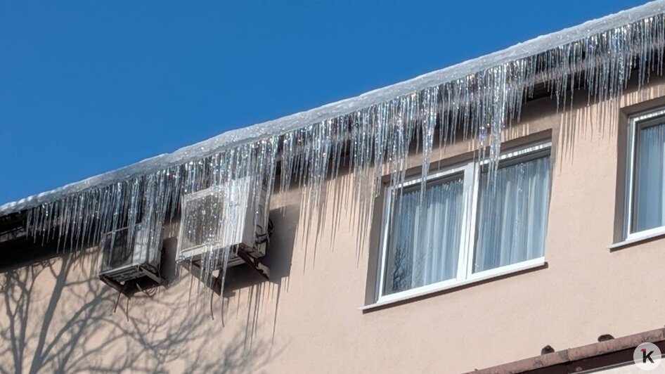 Сосульки красивые, но опасные: где в Калининграде нужно ходить, посматривая наверх (фото)   - Новости Калининграда | Фото: «Клопс»