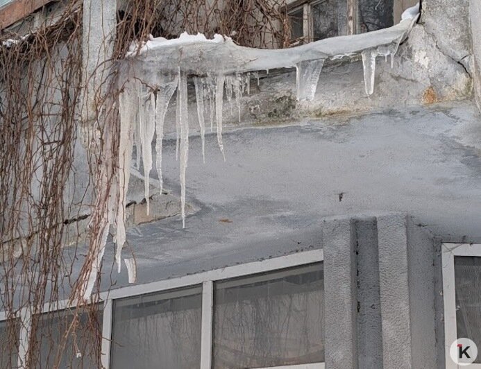 Сосульки красивые, но опасные: где в Калининграде нужно ходить, посматривая наверх (фото)   - Новости Калининграда | Фото: «Клопс»