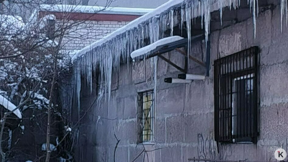 Сосульки красивые, но опасные: где в Калининграде нужно ходить, посматривая наверх (фото)   - Новости Калининграда | Фото: «Клопс»