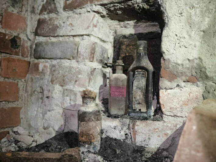 «Клад» в камине: на одном из калининградских бастионов нашли загадочные бутылки (фото) - Новости Калининграда | Фото: Музей Мирового океана