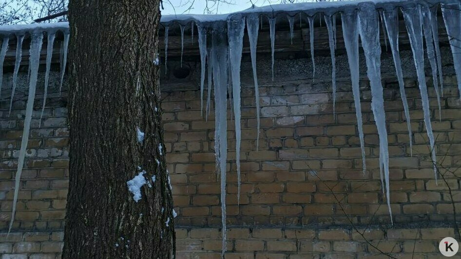 Сосульки красивые, но опасные: где в Калининграде нужно ходить, посматривая наверх (фото)   - Новости Калининграда | Фото: «Клопс»