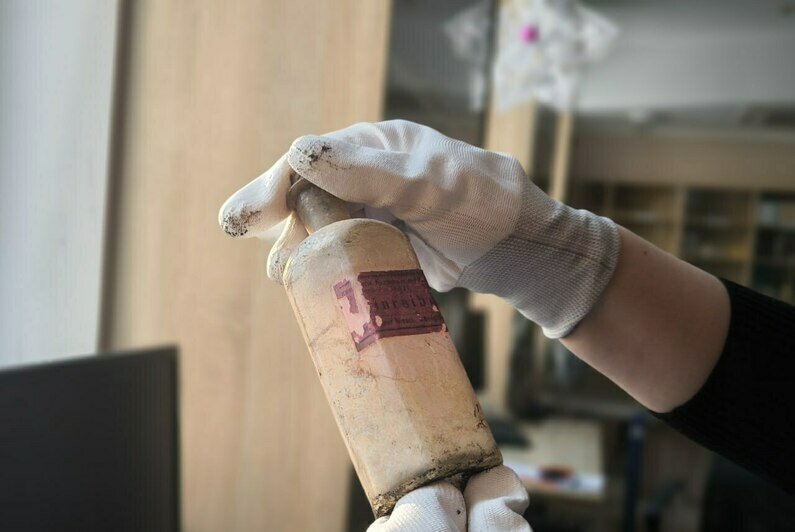 «Клад» в камине: на одном из калининградских бастионов нашли загадочные бутылки (фото) - Новости Калининграда | Фото: Музей Мирового океана