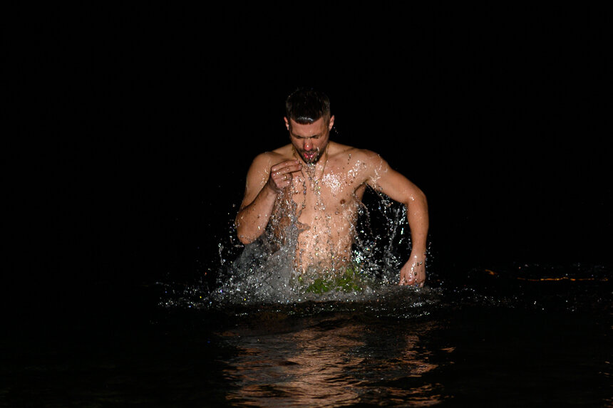 В воде следует находиться не более 10–15 секунд. | Фото: архив «СК»