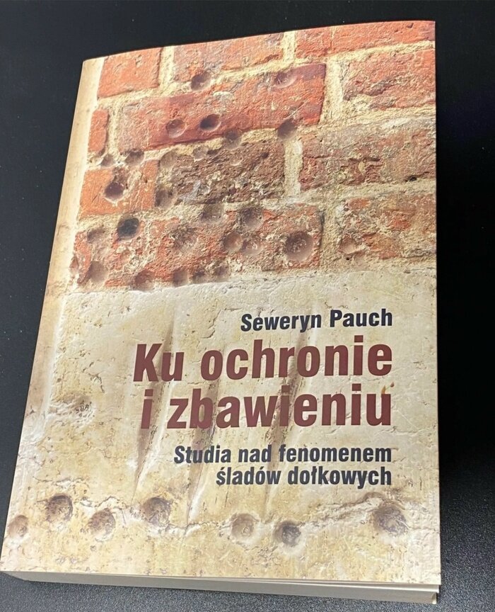 Под Зеленоградском нашли средневековый кирпич с мистическими следами, о происхождении которых спорят учёные (фото)   - Новости Калининграда | Фото: «Кирха Рудау. Парк-Музей» «ВКонтакте»