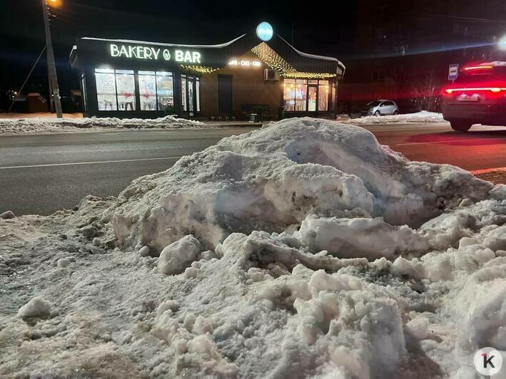 В Калининграде пассажирам приходится выходить в сугробы (фото)  - Новости Калининграда | Фото: «Клопс»