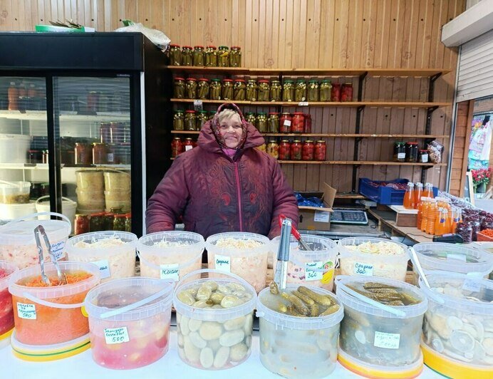 На грани разорения, перга и трое штанов: как выживают уличные продавцы в калининградские морозы (фото, видео) - Новости Калининграда