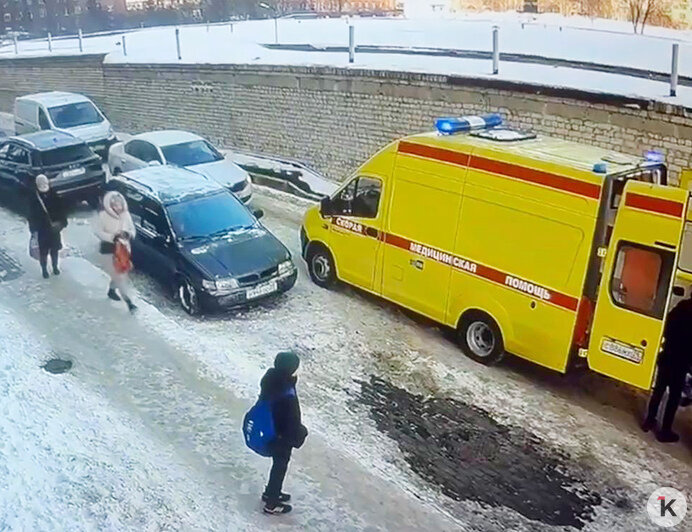 Так выглядит тропинка, где упала женщина | Скриншот: камера видеонаблюдения