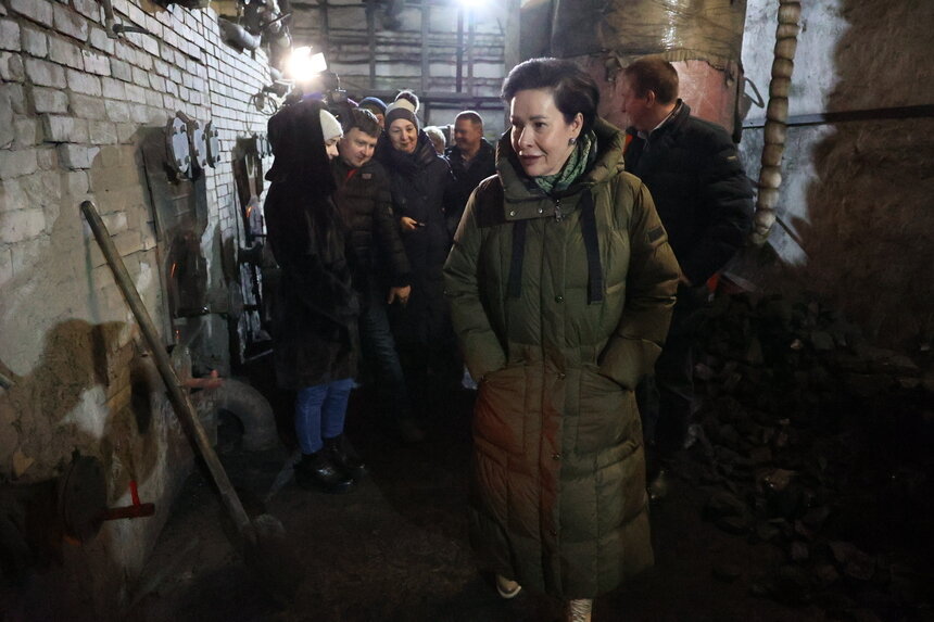 Елена Дятлова показала журналистам, как идет процесс закрытия котельных. | Фото: «Страна Калининград»