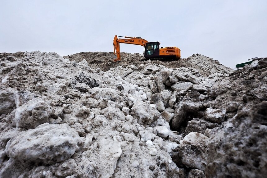 Снежная гора поражает своими размерами. | Фото: Александр Подгорчук