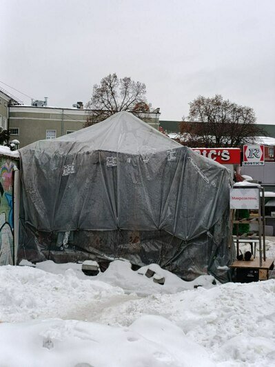 На грани разорения, перга и трое штанов: как выживают уличные продавцы в калининградские морозы (фото, видео) - Новости Калининграда | Фото: «Клопс»