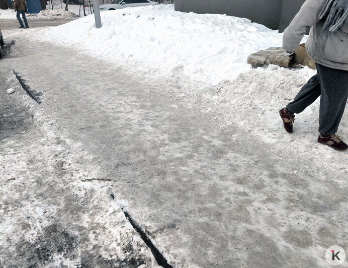 Место падения до сих пор покрыто буграми скользкого наката | Фото: из архива Надежды