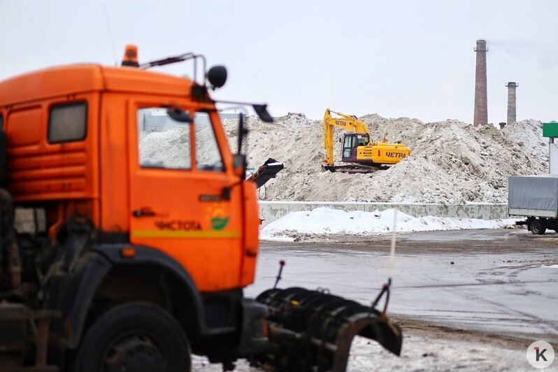 «Да, горнолыжный курорт»: в «Чистоте» показали четырёхэтажную снежную гору, которая будет таять до лета (фото) - Новости Калининграда | Фото: Александр Подгорчук / «Клопс»
