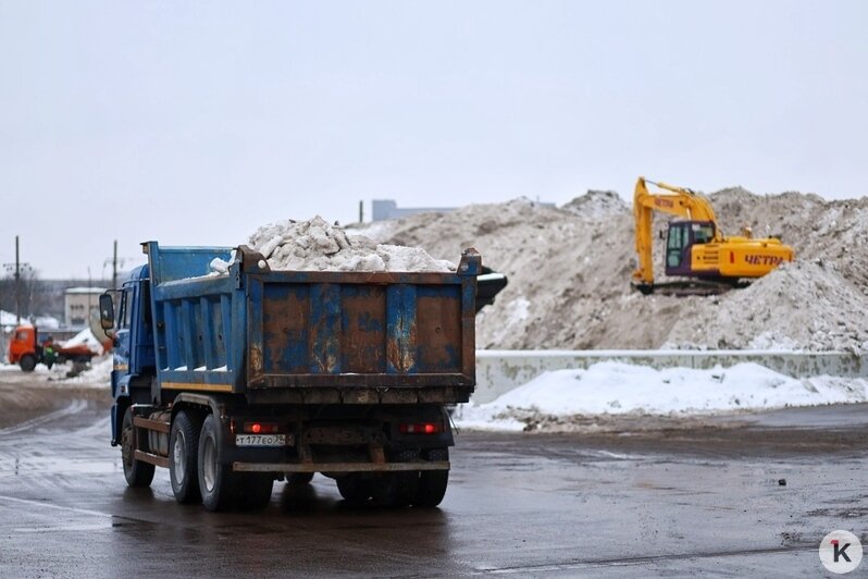 «Да, горнолыжный курорт»: в «Чистоте» показали четырёхэтажную снежную гору, которая будет таять до лета (фото) - Новости Калининграда | Фото: Александр Подгорчук / «Клопс»