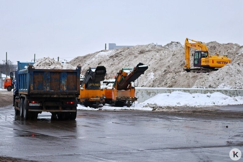 «Да, горнолыжный курорт»: в «Чистоте» показали четырёхэтажную снежную гору, которая будет таять до лета (фото) - Новости Калининграда | Фото: Александр Подгорчук / «Клопс»