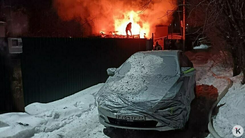 Уцелели фундамент и тумбочка: семья участника СВО из-за пожара лишилась дома в Калининграде и всех вещей (видео)   - Новости Калининграда | Фото: очевидец