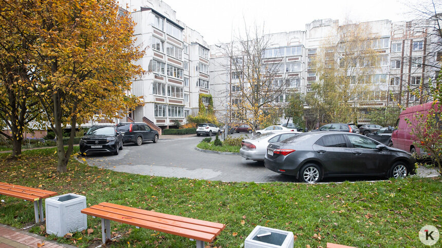 Две машины на семью: власти Калининградской области задумались о пересмотре норм по парковкам у новостроек - Новости Калининграда | Фото: Александр Подгорчук / Архив «Клопс»