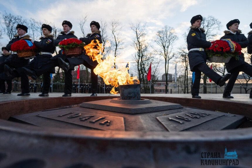 Осквернили мемориал 1200 гвардейцам в Калининграде | Фото: архив "СК"
