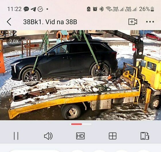 Соседу пришлось вызывать эвакуатор, чтобы выехать со двора. | Фото: Максим Смирнов