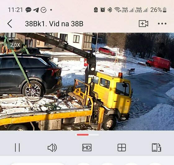 Соседу пришлось вызывать эвакуатор, чтобы выехать со двора. | Фото: Максим Смирнов