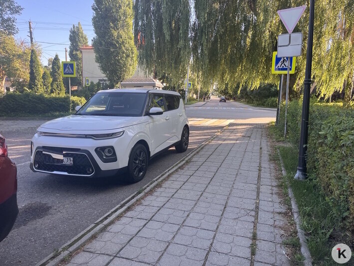 В Пионерском водителей штрафуют с помощью скрытой камеры, не замечая хаос у мэрии - Новости Калининграда | Фото: «Клопс»