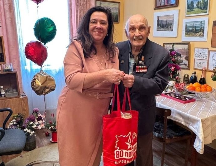 Акция "С Новым годом, ветеран!" стала традиционной | Фото: пресс-служба Калининградского регионального отделения «Единой России»