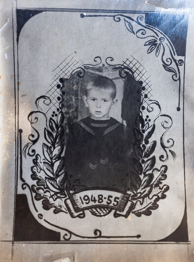 Портерт Валеры перекочевал на его памятник   | Фото: личный архив Людмилы Добрияник