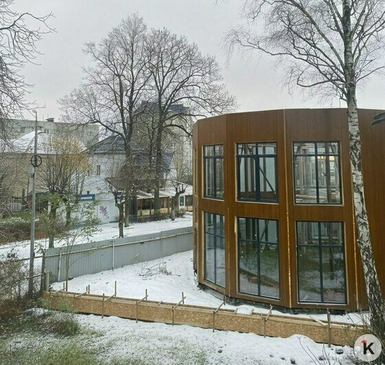 В Пионерском жителей возмутила «убогая будка» в центре, которую продают ещё до открытия  - Новости Калининграда | Фото: «Клопс»