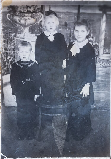 Портерт Валеры перекочевал на его памятник   | Фото: личный архив Людмилы Добрияник