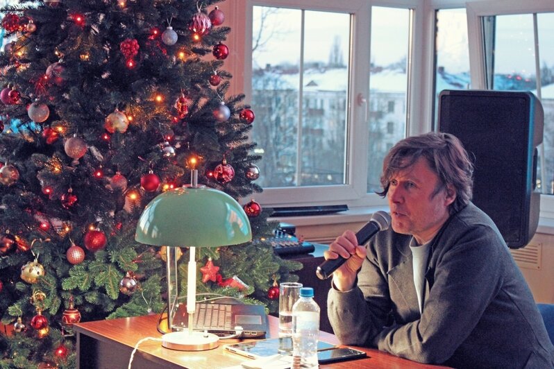 «В стихах рождается живописная картина»: калининградский поэт и художник Андрей Ренсков представил две новые книги - Новости Калининграда | Фото: сообщество « Калининградская областная научная библиотека» // «ВКонтакте»