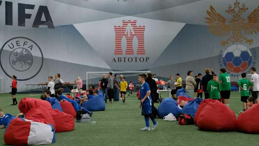 Атмосфера большого праздника и неожиданная сенсация: как прошёл второй этап Международного турнира «Зимний мяч АВТОТОР» - Новости Калининграда