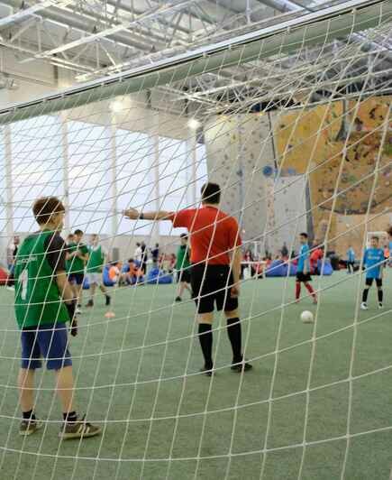 Атмосфера большого праздника и неожиданная сенсация: как прошёл второй этап Международного турнира «Зимний мяч АВТОТОР» - Новости Калининграда