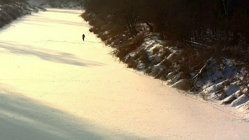 Попутал берега: 44-летний литовец забрёл в Россию, пытаясь сделать селфи на льду Шешупе - Новости Калининграда | Фото: Служба охраны государственной границы Литвы