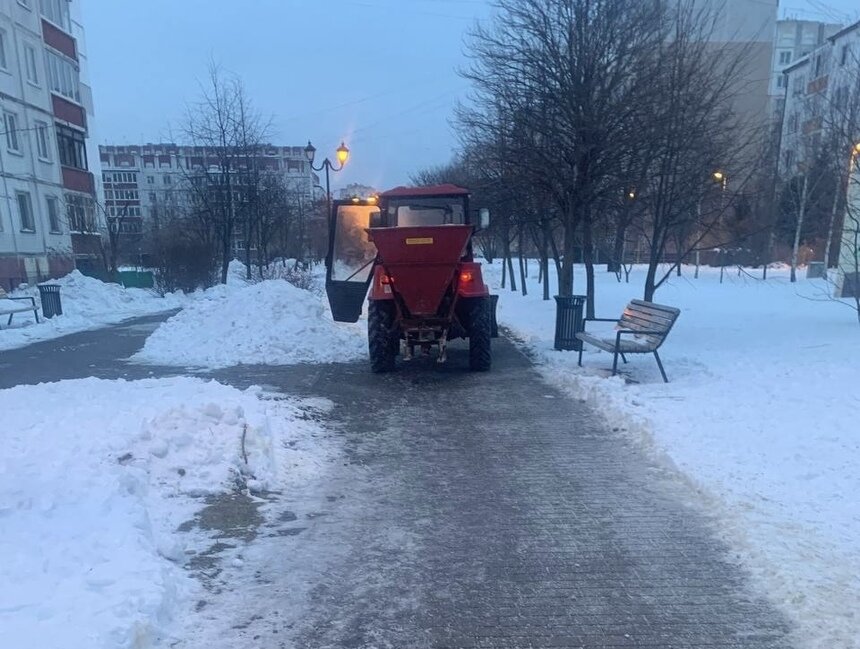 Коммунальщики работали всю ночь. | Фото: тг-канал Елены Дятловой