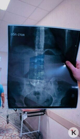 На первом снимке наушник левее: в кадр кроме него случайно попало украшение на теле | Фото: Мария