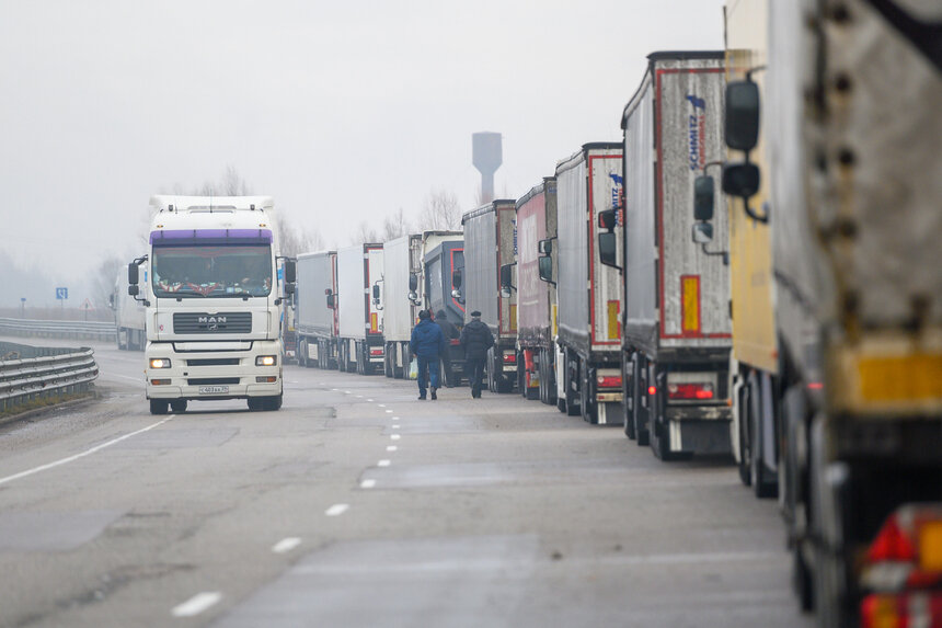 По земле из Калининградской области сейчас вывозятся в основном продукты питания. | Фото: архив "СК"