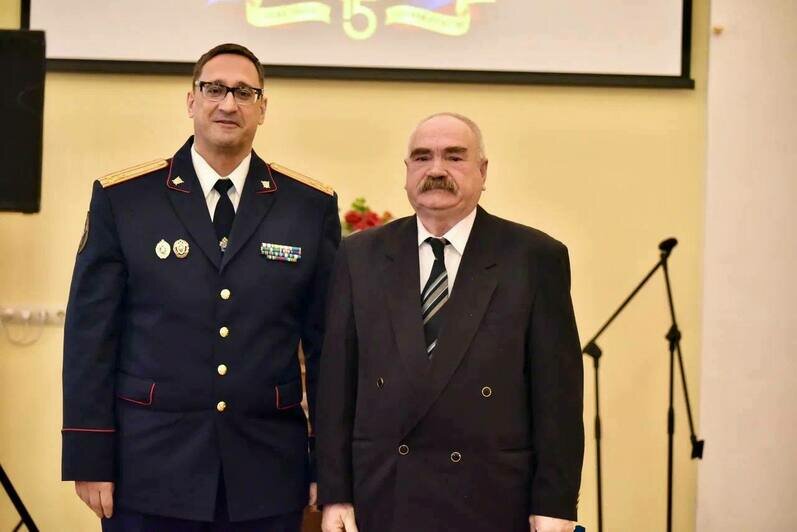 Аркадий Демин, подполковник в отставке, удостоен благодарности, сейчас работает в следственном комитете водителем отдела криминалистики, выезжает практически на все значимые происшествия.   | Фото: СУ СК России по Калининградской области