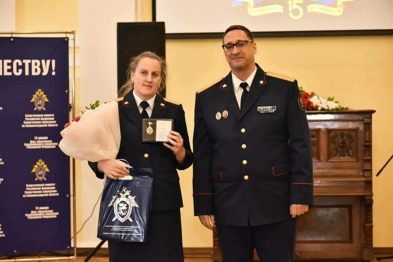Следователь по особо важным делам Елена Волкова награждена знаком отличия «За службу закону». | Фото: СУ СК России по Калининградской области