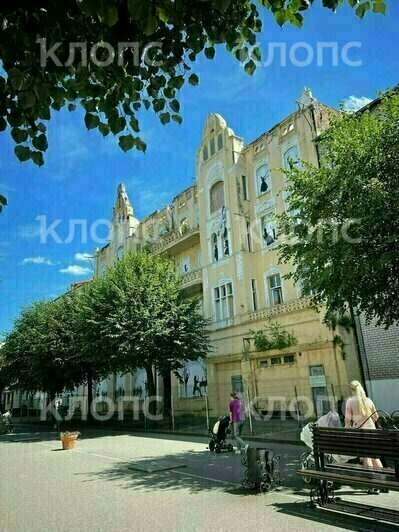 Слева - снимок сделан в августе 2021 года, справа - в середине января 2026. | Фото: «Клопс»