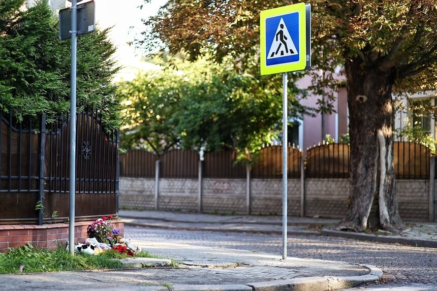 Место ДТП. Мальчик шёл в гимназию №1, в которой он учился | Фото: Александр Подгорчук