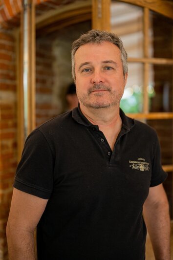 Алексей Шкрапкин пришел в тему наследия из сферы финансов | Фото: группа усадьбы Скорняково-Архангельское в "ВКонтакте"